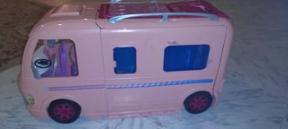 Autocaravana Barbie con Piscina y Tobogán