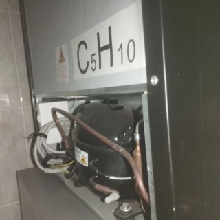 Congelatore verticale INFINITON piccolo