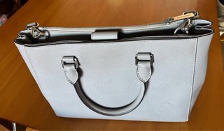 Bolso Michael Kors original color gris piedra.