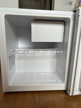 Frigorifero bianco con congelatore
