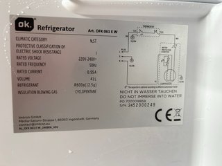Frigorifero bianco con congelatore