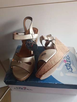 Zapatos Cuña de verano dorados