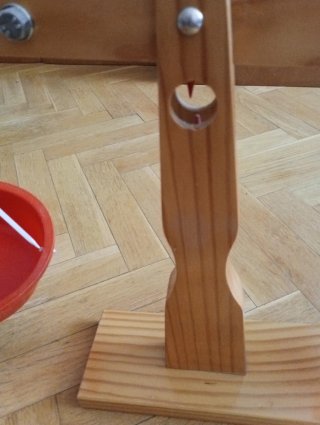 Balanza de madera más pesas infantiles