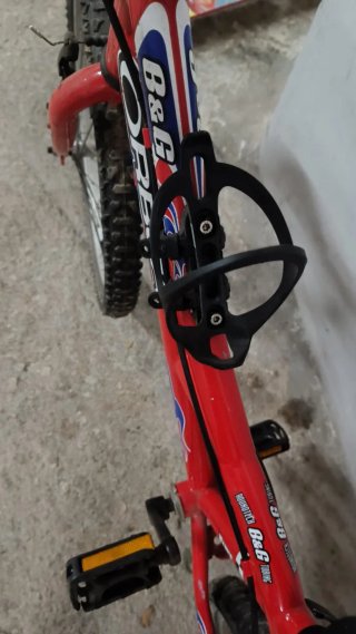 Bicicletas rojas ORBEA y BTWIN para niñ@s.