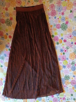 Falda larga plisada,color bronce brillante.Talla S
