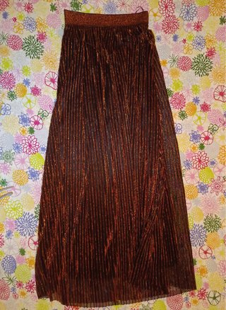 Falda larga plisada,color bronce brillante.Talla S