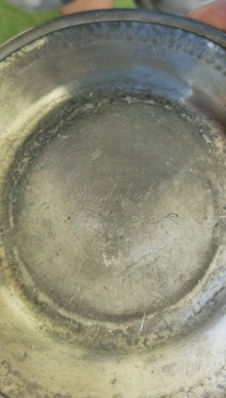Antiguo plato de peltre