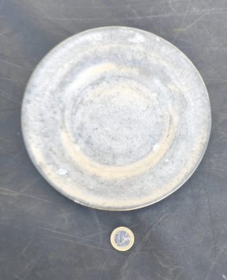 Antiguo plato de peltre