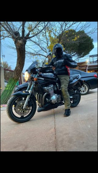 Suzuki Bandit 600 Negra y Dorada