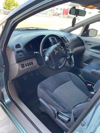 Mitsubishi Grandis 2010