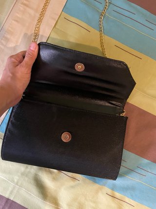 Bolso rígido negro fiesta con cadena