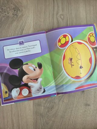 Libro "Une folle journee!" Disney