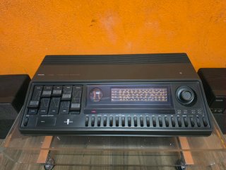 Consola PHILIPS de 1976 con altavoces amplificados