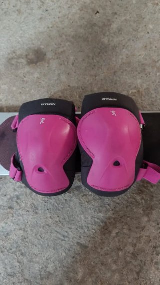 Patines de bota de cuatro ruedas para niña.