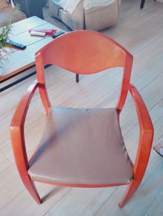 Mesa extensible + 3 sillas Precio negociable