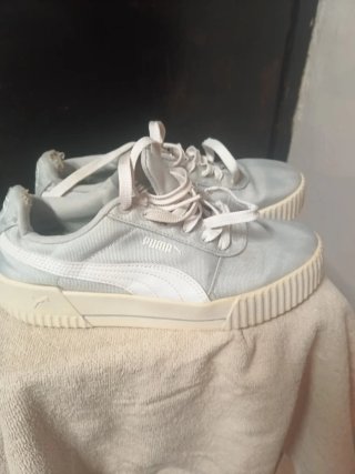 zapatillas de mujer plomos y blancos