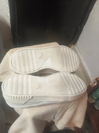 zapatillas de mujer plomos y blancos