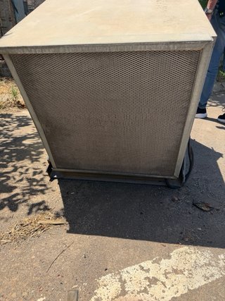 Extractor de aire con bancada de sujeccion