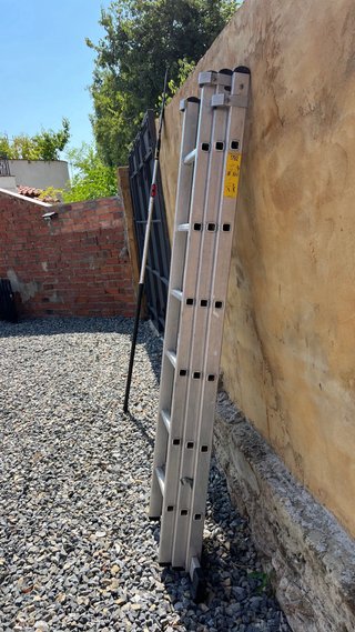 Escalera transformable de aluminio