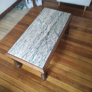 Mesa baja salón con mármol