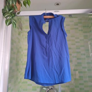 Blusa azul electrico