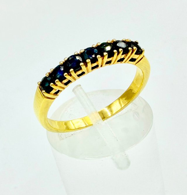 ANILLO CON PIEDRAS AZULES ORO 18K. Peso:3.30g