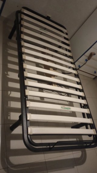 Cama articulada con motor