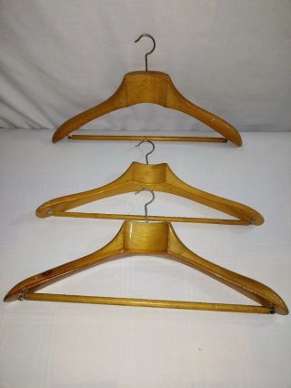 - Lote de perchas Antiguas en Madera .! OFERTA .!!