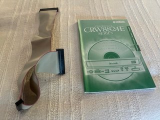 Grabadora CD-RW YAMAHA  MODELO CRW8824-E