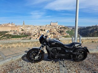 Moto Leonart pilder 125 apta para carnet de coche.