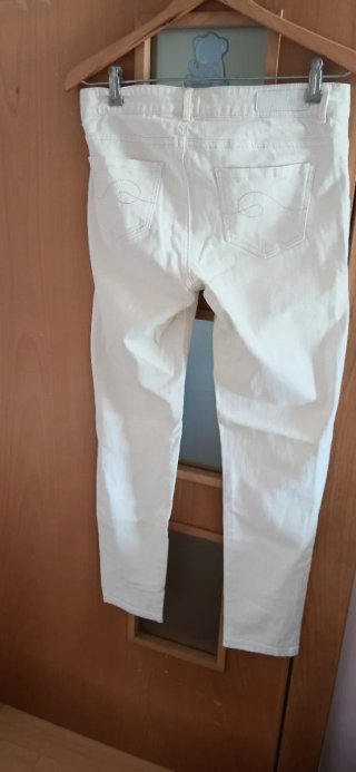 Pantalones vaqueros rectos blancos marca Naf Naf