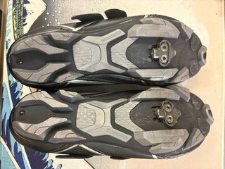 Zapatillas para ciclismo con calas número 44.