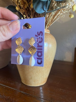 Pendientes Claire’s con concha de verano