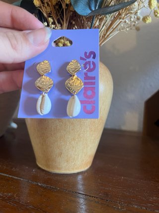 Pendientes Claire’s con concha de verano