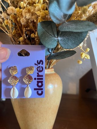 Pendientes Claire’s con concha de verano