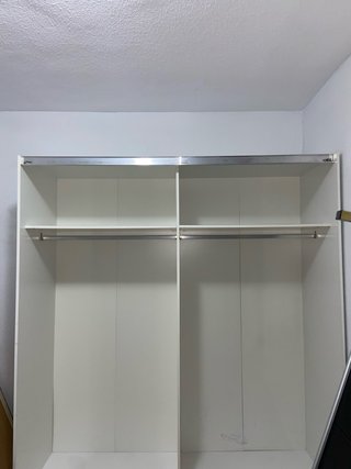 Armadio con porte scorrevoli