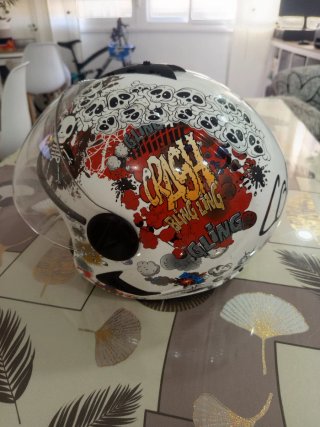 Vendo casco infantil de moto, apenas usado