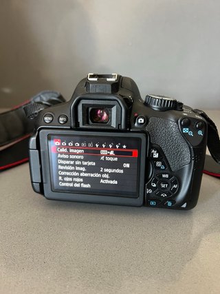 Canon EOS650d + batería, bolsa original y filtro