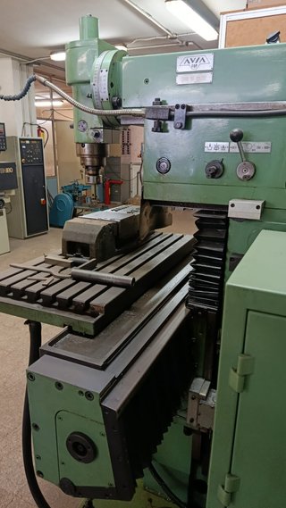 Maquina fresadora marca AVIA fop avia cnc