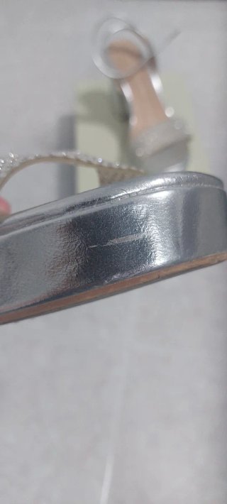 Zapatos de tacón plateados