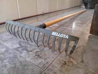 Rastrillo y azada Bellota