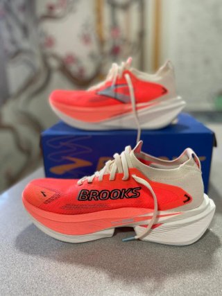 Deportivas Brooks Hyperion Max 3
