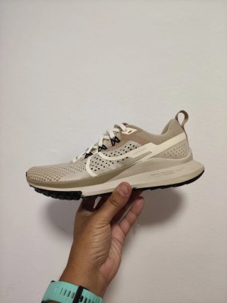 T38 Nike React Pegasus Trail 4 beige