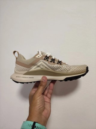 T38 Nike React Pegasus Trail 4 beige
