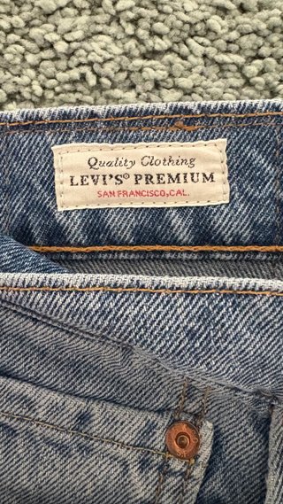 Pantalón corto Levis jeans.