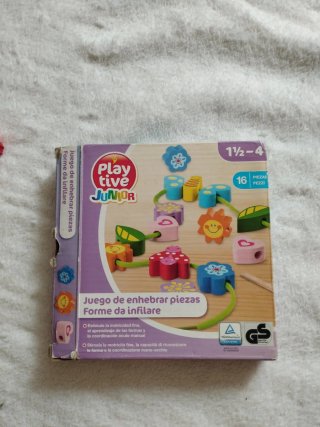 Juego de enhebrar piezas de madera