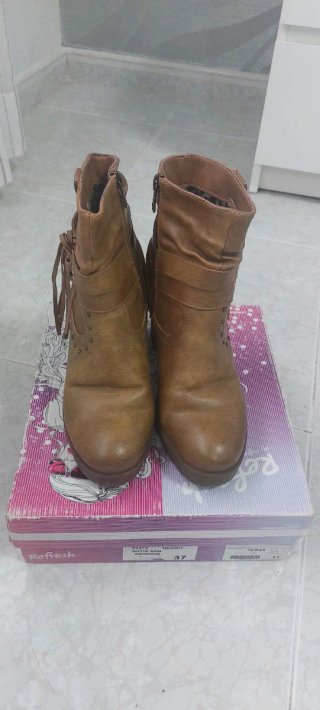 Botines Refresh Camel Tacon