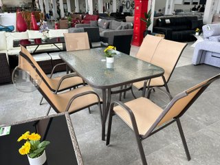 Mesa Exterior con Seis Sillas