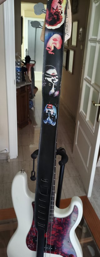 Bajo Fender Precision Blanco hecho a mano.