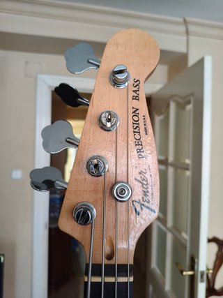 Bajo Fender Precision Blanco hecho a mano.
